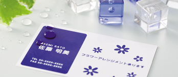 (イメージ)「水に濡れても大丈夫」な光沢フィルムタイプ